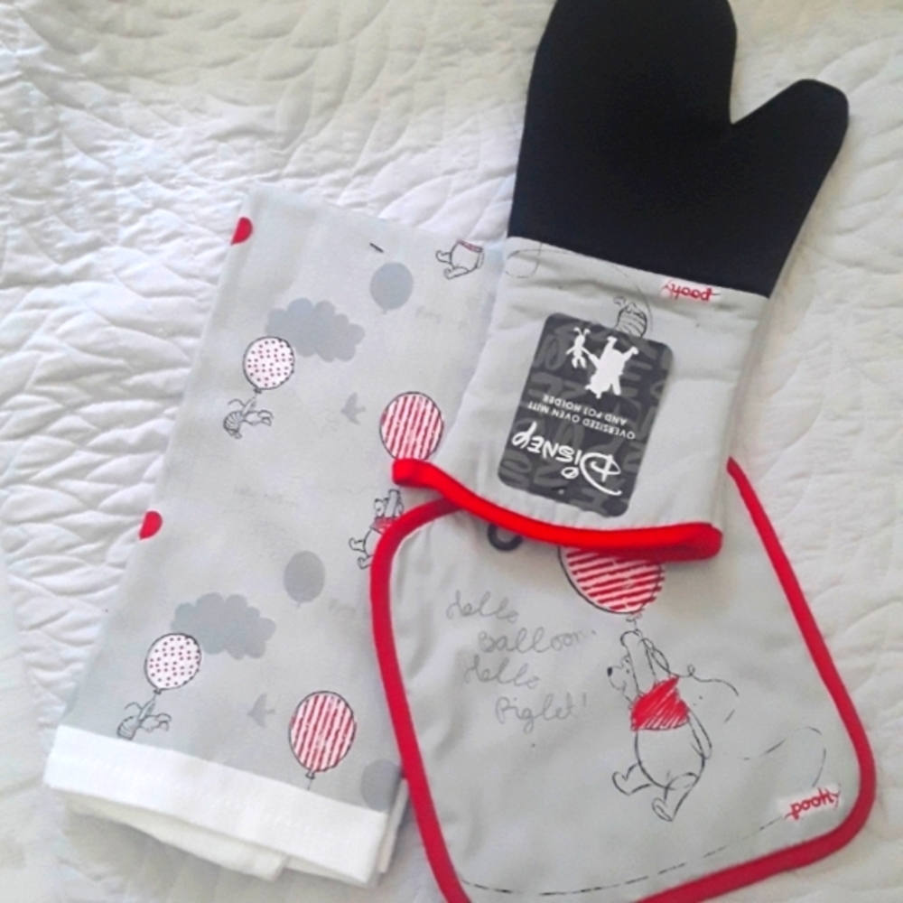DISNEY POOH KITCHEN TOWELS & OVEN MITT & POTHOLDER